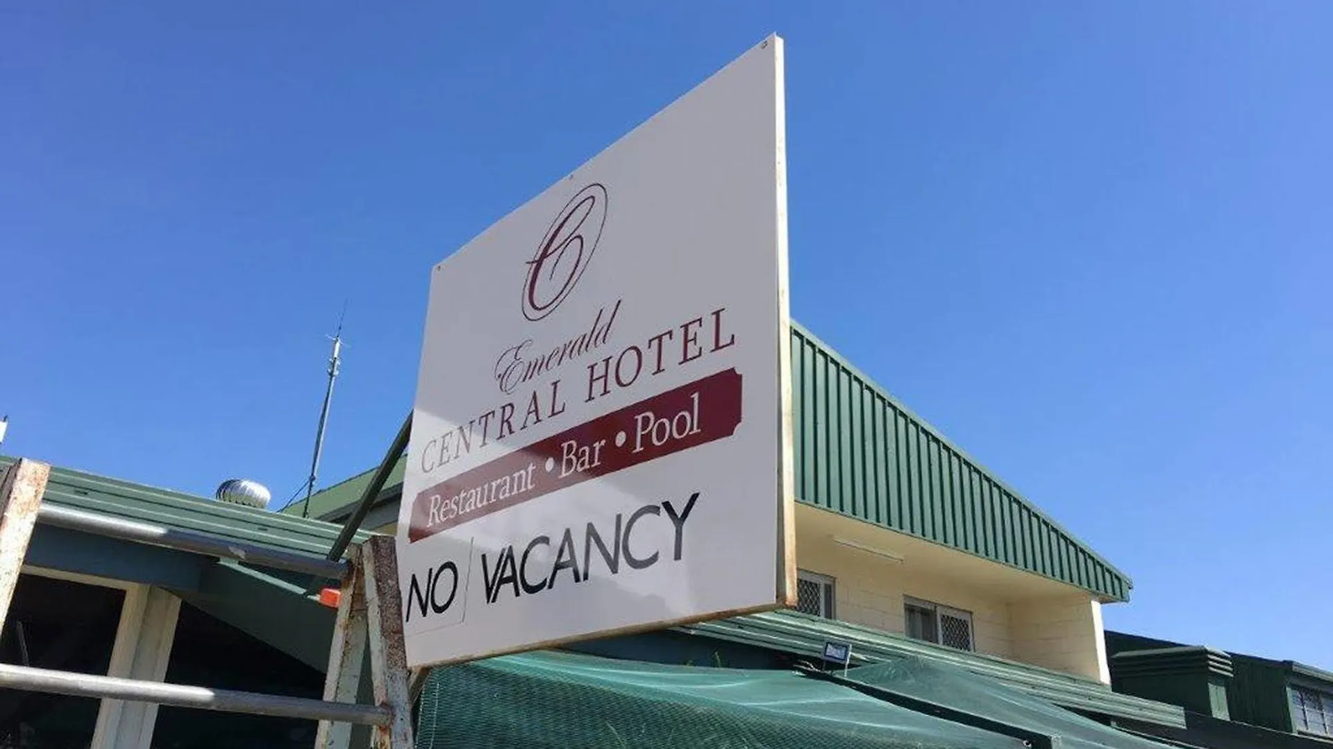 Emerald Central Hotel Official
