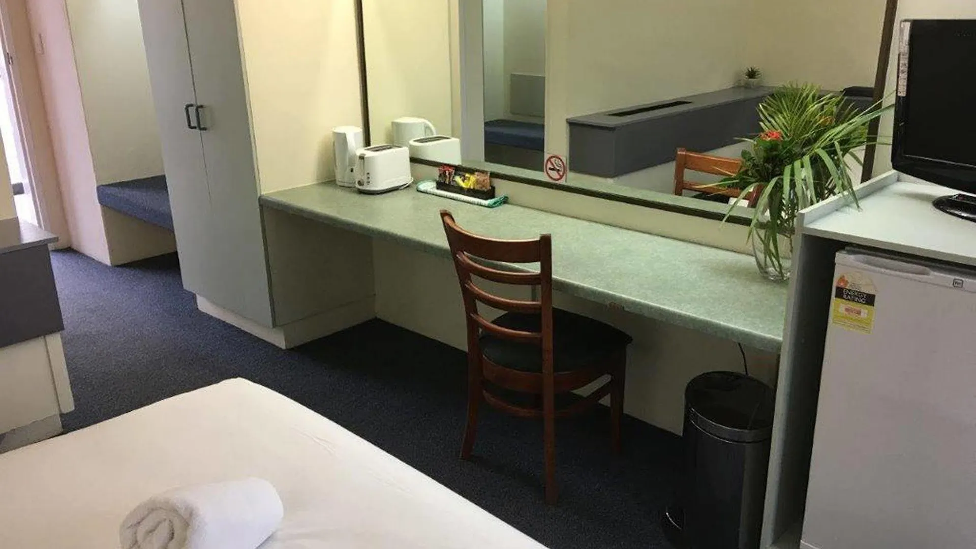 Emerald Central Hotel Official