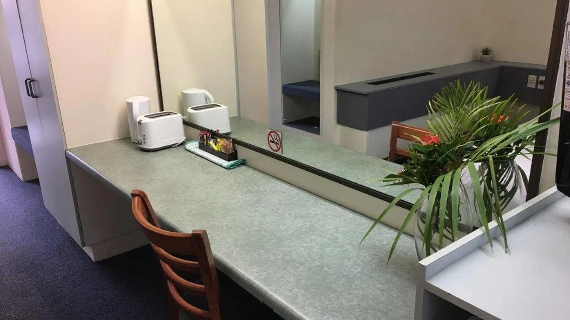 Emerald Central Hotel Official Motel